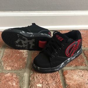 Kids Heelys Tennis Shoes Red/Black SZ 13